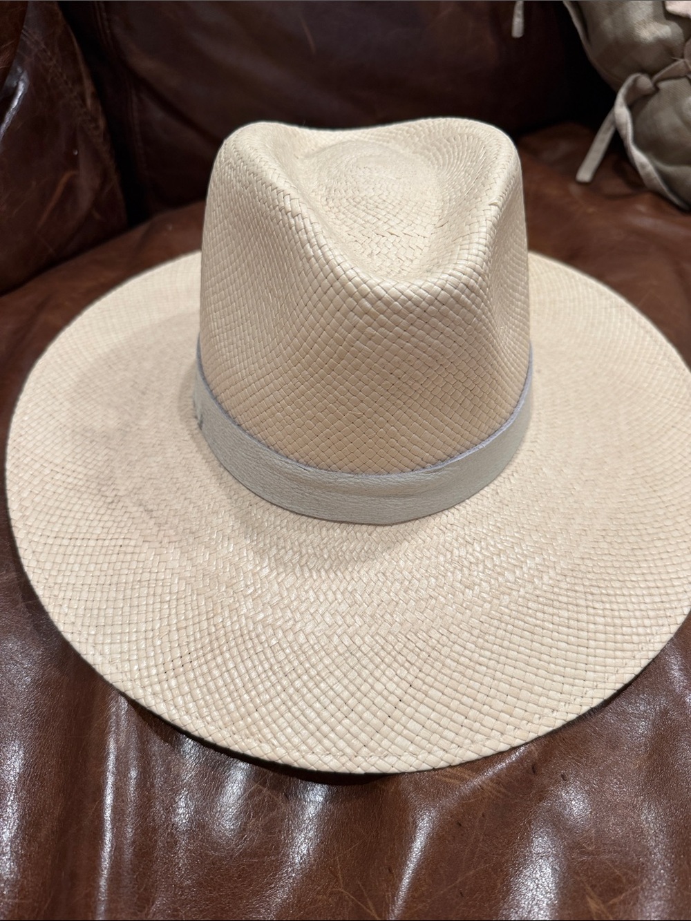 Brixton Natural Straw Fedora with Light Beige removable leather Band.